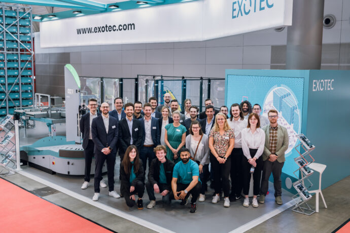 pressemitteilung_exotec-auf-der-logimat-2022-gruppenbild_Exotec_Deutschland