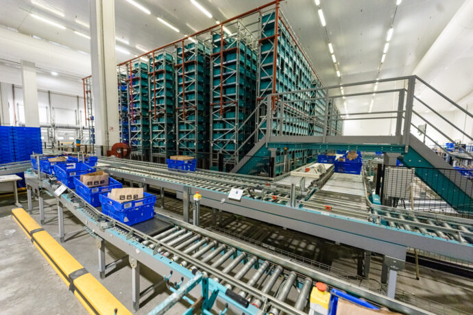 Exotec - conveyors and racks