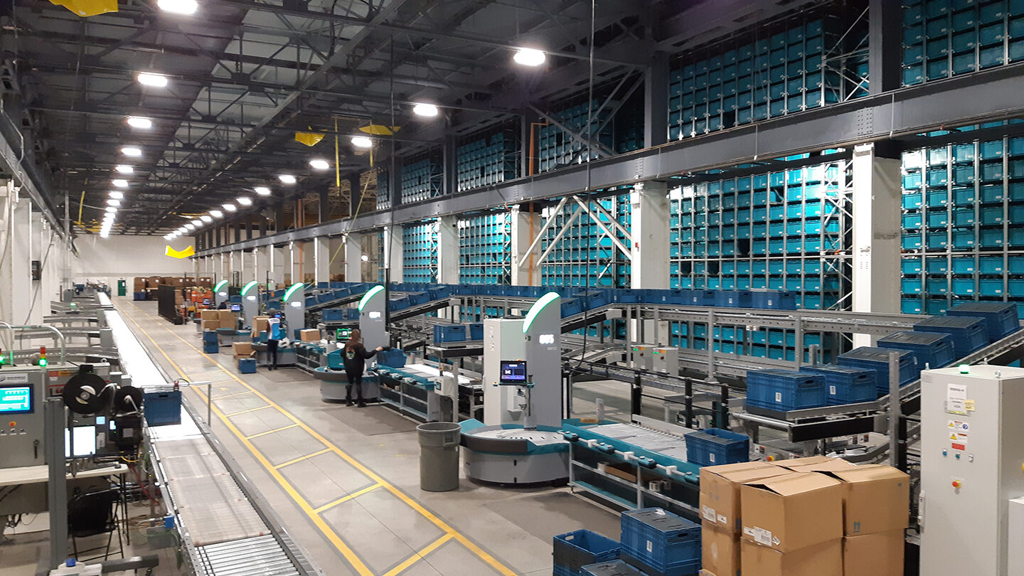 Skypod system installed close to manufacturing lines in Decathlon Montreal warehouse.