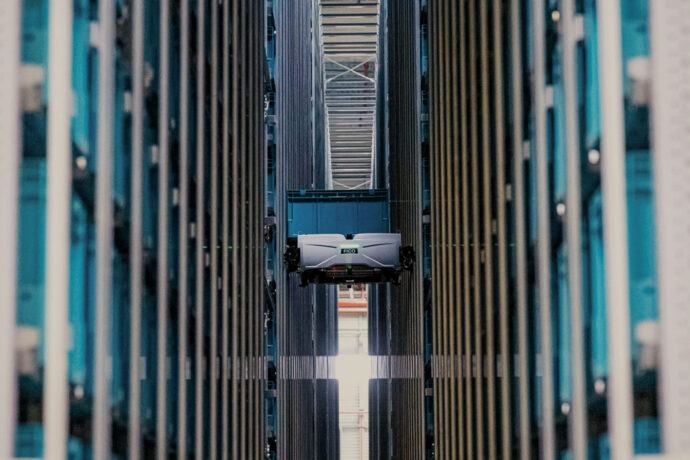 Skypod autonomous mobile robot climbing in a healthcare warehouse.