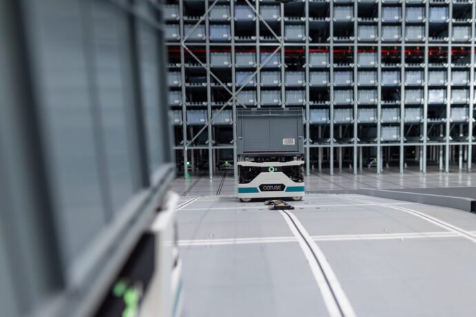 Ein fahrender autonomer mobiler Roboter