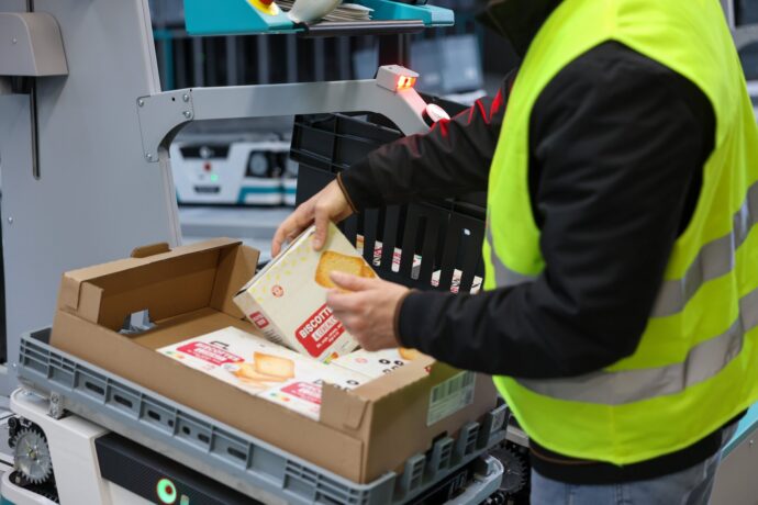 Unit picking in grocery, by Wim Vermeir